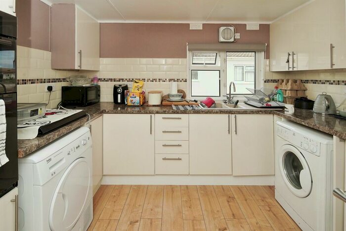 2 Bedroom Detached Bungalow For Sale In Court Farm Road, Newhaven, BN9