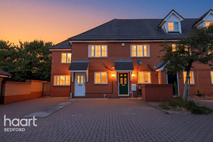2 Bedroom Terraced House For Sale In Ellington Road, Bedford, MK42