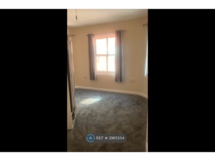 2 Bedroom Flat To Rent In Oxford Road, High Wycombe, HP11
