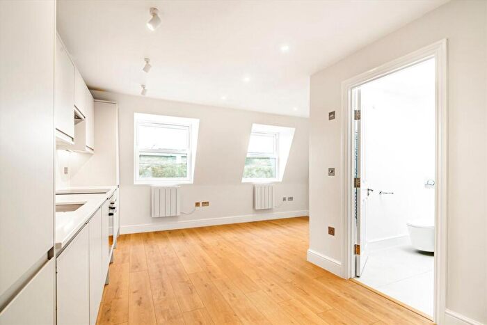 1 Bedroom Flat For Sale In Battersea Park Road, Battersea, SW11