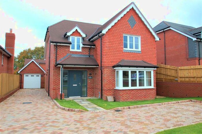 4 Bedroom Detached House To Rent In Highfield Gardens, Liss, GU33