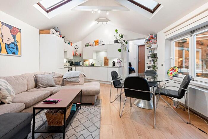 3 Bedroom Bungalow To Rent In Latchmere Road, Battersea Park, SW11