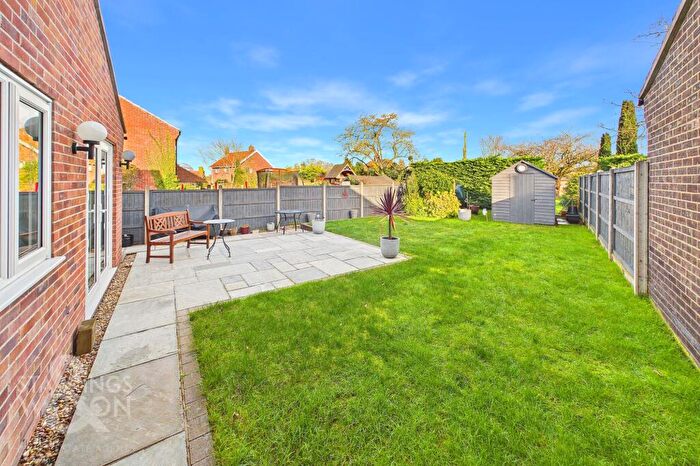 3 Bedroom Link Detached House For Sale In Gale Close, Hales, Norwich, NR14