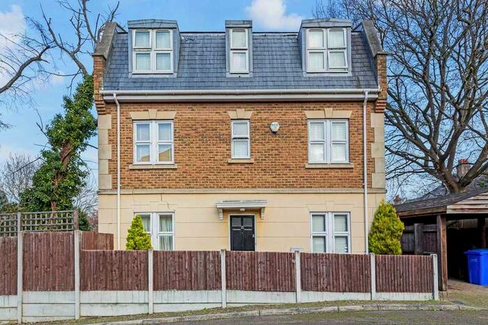 5 Bedroom Detached House To Rent In Streamline Mews, Underhill Road, London SE22
