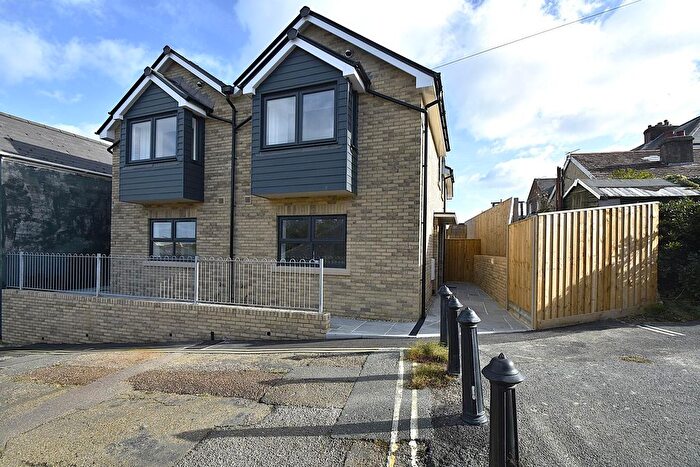 2 Bedroom Property To Rent In Beech Road, Newport, PO30