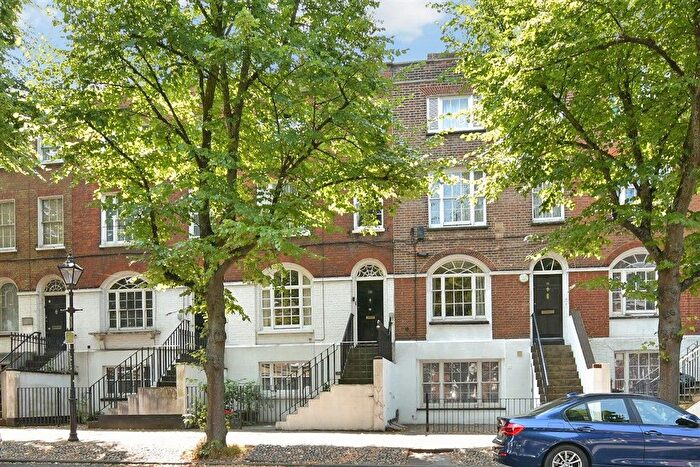 2 Bedroom Maisonette For Sale In New Road, Chatham, Kent, ME4