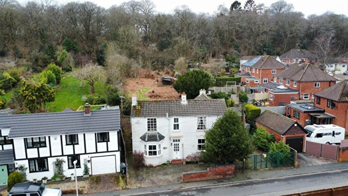 3 Bedroom Detached House For Sale In Mount Pleasant, Kingswinford, DY6