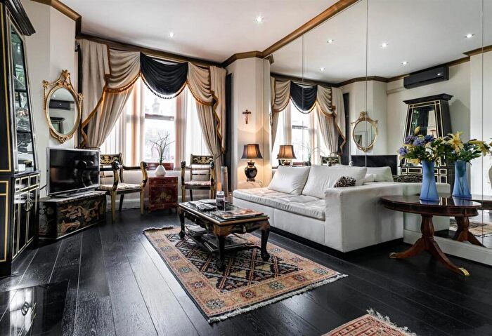 3 Bedroom Flat To Rent In Broadhurst Gardens, West Hampstead, London, NW6