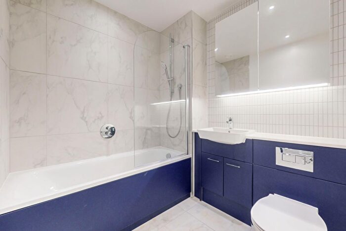 1 Bedroom Flat To Rent In Hewson Way, London, SE17