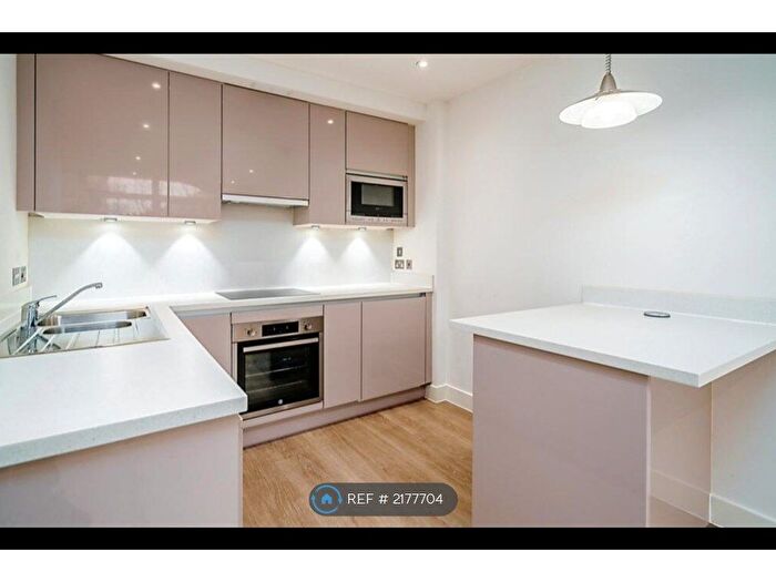 1 Bedroom Flat To Rent In Ridgmont Plaza, St. Albans, AL1