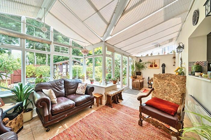 3 Bedroom Link Detached House For Sale In Spring Meadows, Great Shefford, RG17
