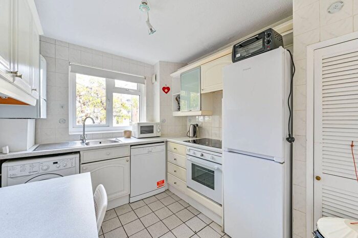 3 Bedroom Flat To Rent In Aquila Street, St John's Wood, London, NW8