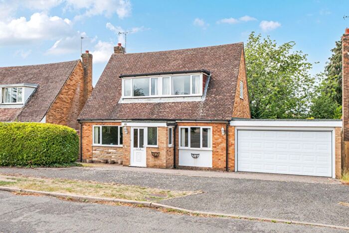 4 Bedroom Detached House For Sale In Hilltop Rise, Great Bookham, Leatherhead, KT23