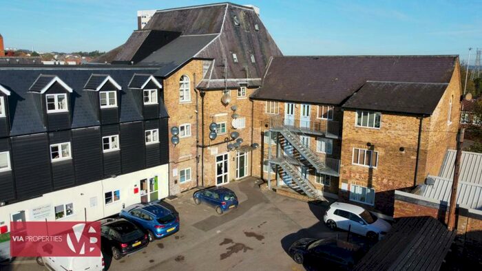 4 Bedroom Apartment To Rent In Brewery Road, Hoddesdon, EN11