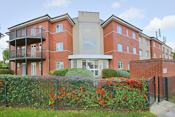 2 Bedroom Flat To Rent In Elm Park Road, Pinner, HA5