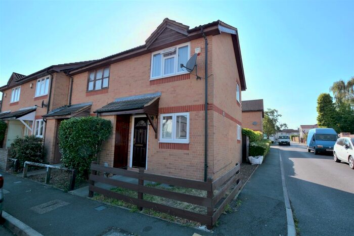 2 Bedroom End Of Terrace House To Rent In Star Road, Hillingdon, Uxbridge, UB10