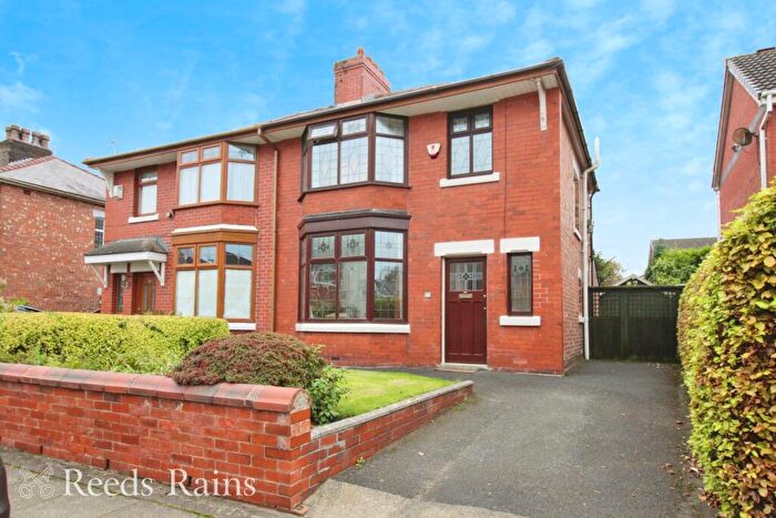 3 Bedroom Semi Detached House For Sale In Crawford Avenue, Leyland, Lancashire, PR25
