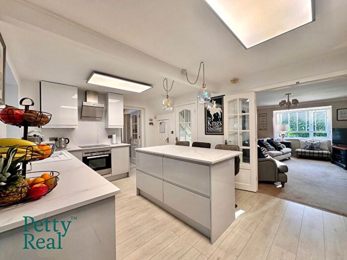3 Bedroom Detached House For Sale In Mile End Close, Foulridge, Colne, BB8