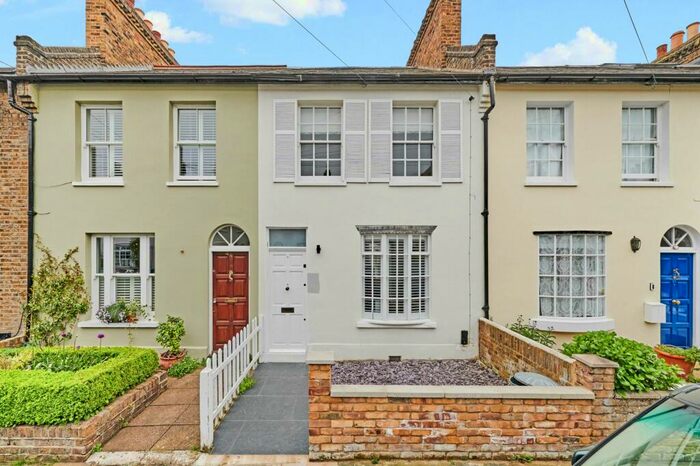 2 Bedroom House To Rent In Thorne Street, Barnes, SW13