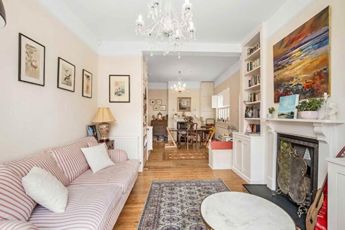 4 Bedroom Semi-Detached House To Rent In Waveney Avenue, Peckham Rye, SE15