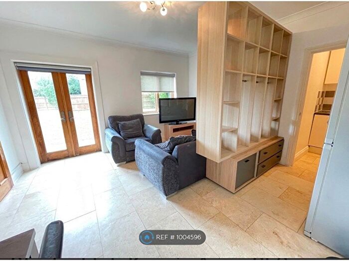 Studio To Rent In Keen's Acre, Slough, SL2