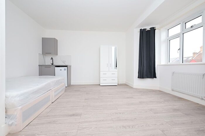 Studio To Rent In Arngask Road, London, SE6