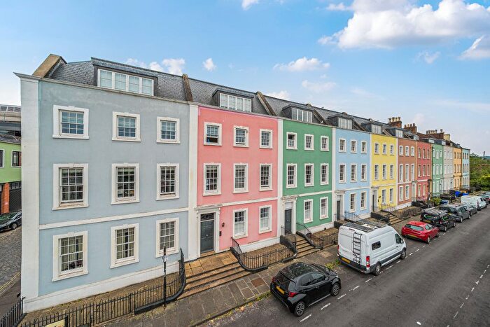2 Bedroom Flat For Sale In Redcliffe Parade West, Bristol, BS1