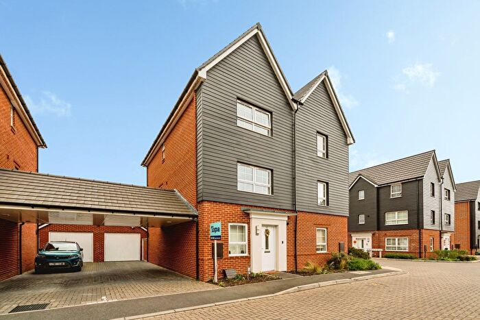 4 Bedroom Town House For Sale In Grand Junction, Aylesbury, HP22