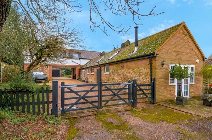 5 Bedroom Semi-Detached House For Sale In High Road, Chipstead, CR5