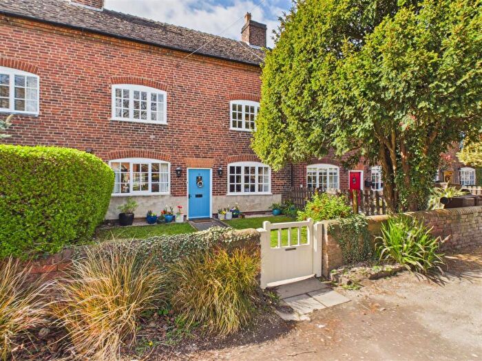 4 Bedroom Cottage For Sale In The Wharf, Shardlow, Derby, DE72