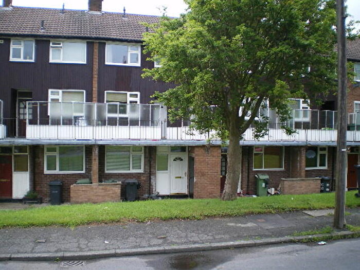 1 Bedroom Apartment To Rent In Lincombe Drive, Gledhow, Leeds, LS8