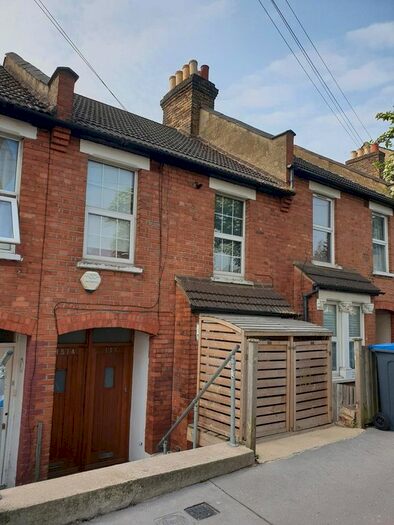 3 Bedroom Maisonette To Rent In Ecclesbourne Road, Thornton Heath, CR7