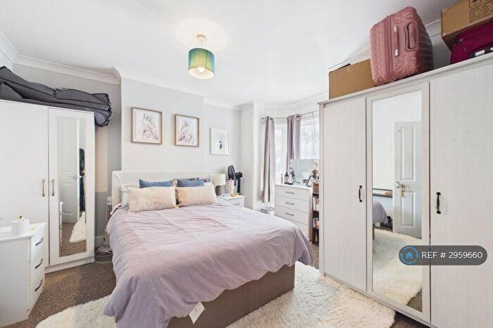 3 Bedroom Terraced House To Rent In Swainstone Road, Reading, RG2