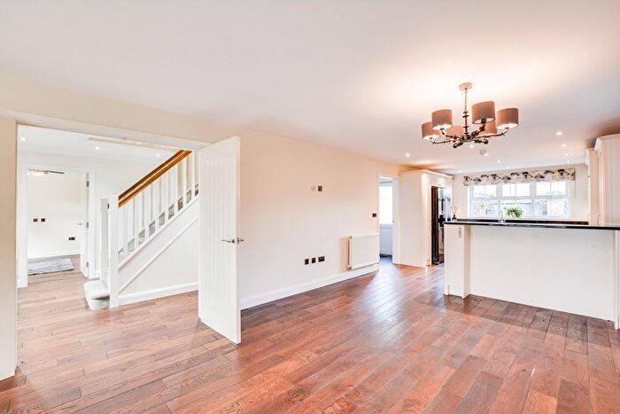 5 Bedroom Detached House For Sale In Garstang Road, Catterall, PR3