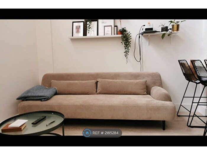 2 Bedroom Flat To Rent In Alliance Court, London, SE15