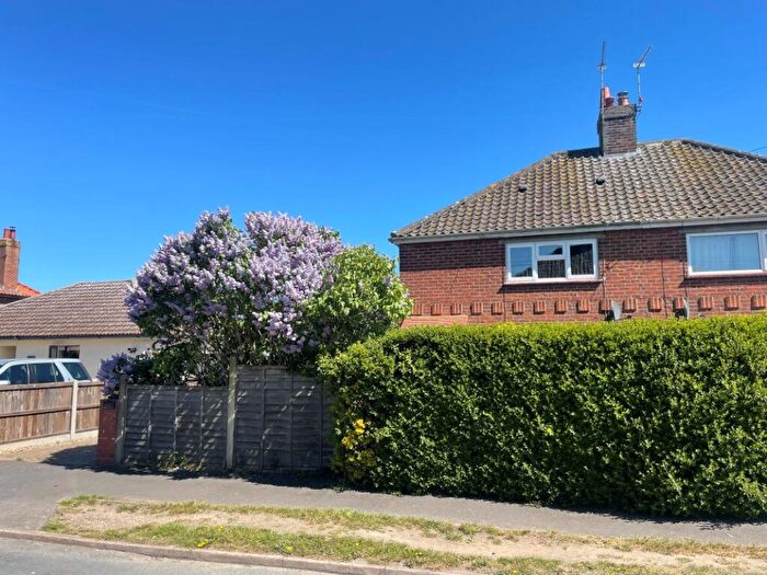 3 Bedroom Semi-Detached House For Sale In Grange Close, Hoveton, Norwich, Norfolk, NR12
