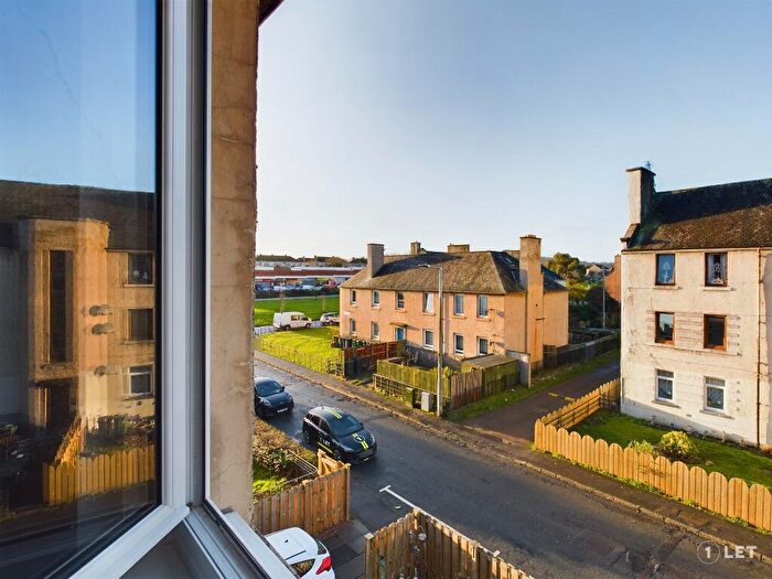 3 Bedroom Flat To Rent In Ferry Road Grove, Crewe Toll, Edinburgh, EH4