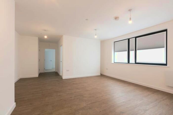 2 Bedroom Flat To Rent In Victoria Avenue, Southend On Sea, Essex, SS2