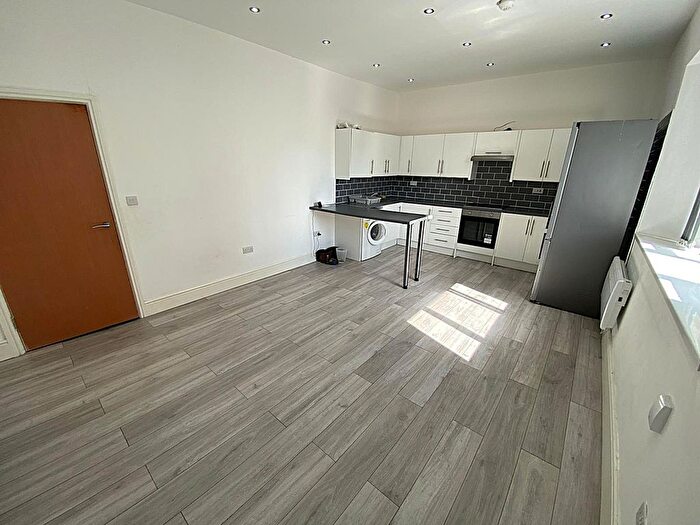 4 Bedroom Maisonette To Rent In Cowbridge Road East, Cardiff, CF11