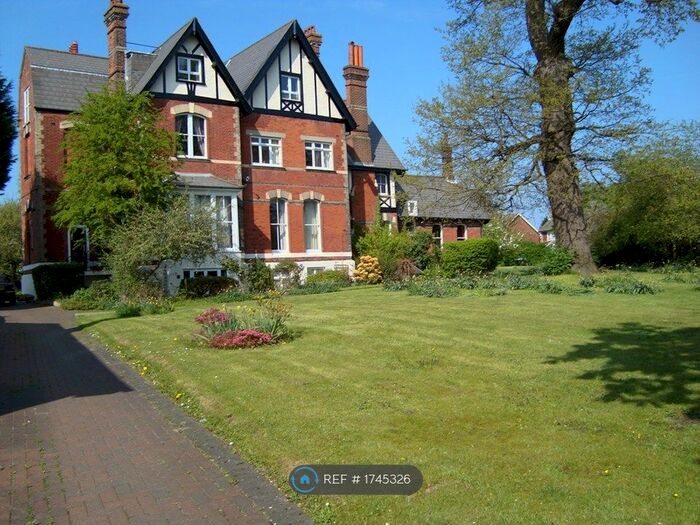 2 Bedroom Flat To Rent In Highlands, Bromley, BR1