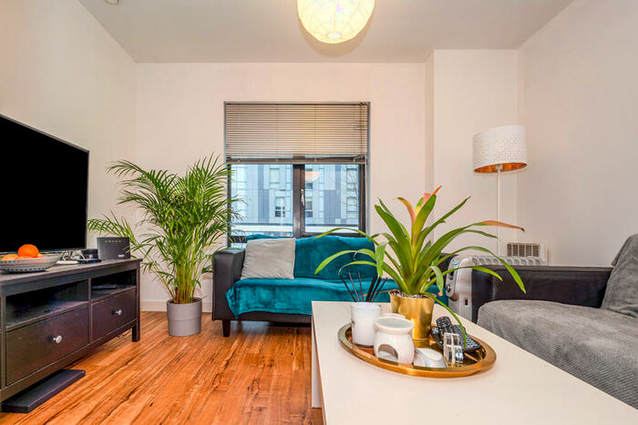 2 Bedroom Apartment For Sale In Plaza Boulevard, Liverpool, Merseyside, L8