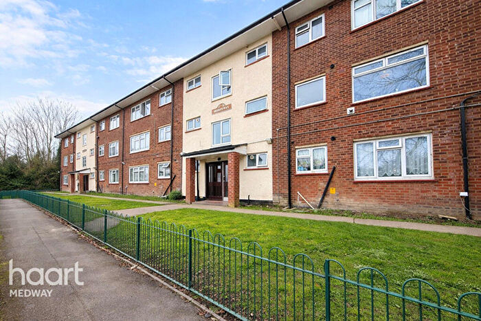 2 Bedroom Flat For Sale In Shorts Way, Rochester, ME1