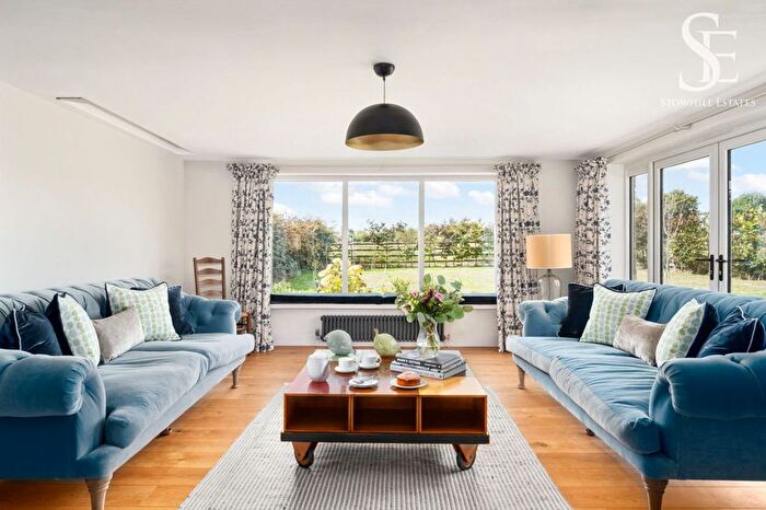 5 Bedroom Barn Conversion For Sale In North Street, Aston, OX18