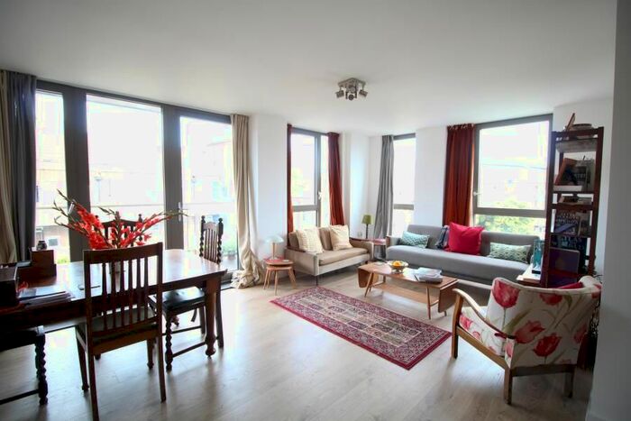 2 Bedroom Flat To Rent In Grove House, Hackney, E9
