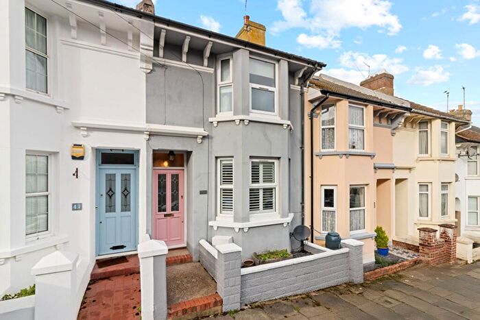 3 Bedroom Terraced House For Sale In Lawes Avenue, Newhaven, BN9