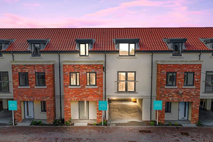 4 Bedroom Terraced House For Sale In Windermere Avenue, Hullbridge, Hockley, Essex, SS5