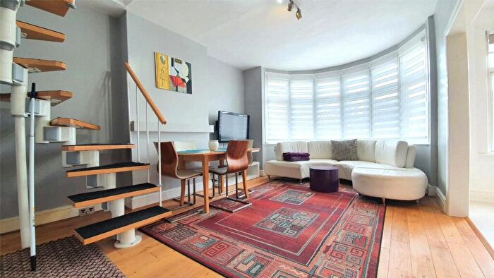 2 Bedroom Maisonette To Rent In Harrow View, Harrow, HA1