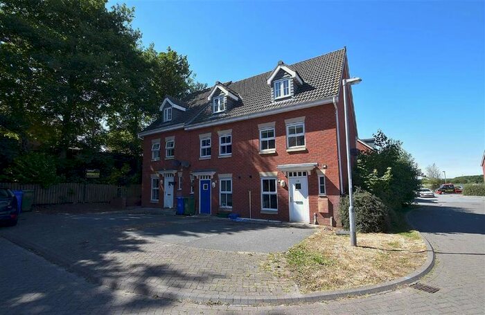 3 Bedroom Semi-Detached House To Rent In Cooks Gardens, Keyingham, HU12