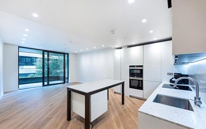 2 Bedroom Flat To Rent In Wood Crescent, London, W12