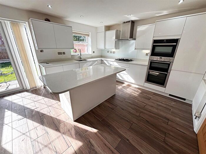 5 Bedroom Semi-detached House To Rent In Marsland Road, Sale, M33